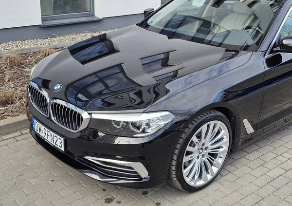 BMW Seria 5 cena 134900 przebieg: 99000, rok produkcji 2019 z Gdańsk małe 211